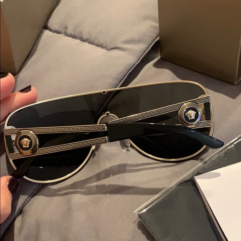 Sunglasses - Picture 4 of 4